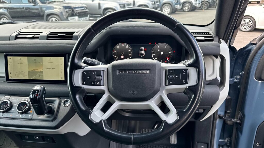 Land Rover Defender 2023 3.0 X-dynamic Se Mhev 246 Bhp Black #14