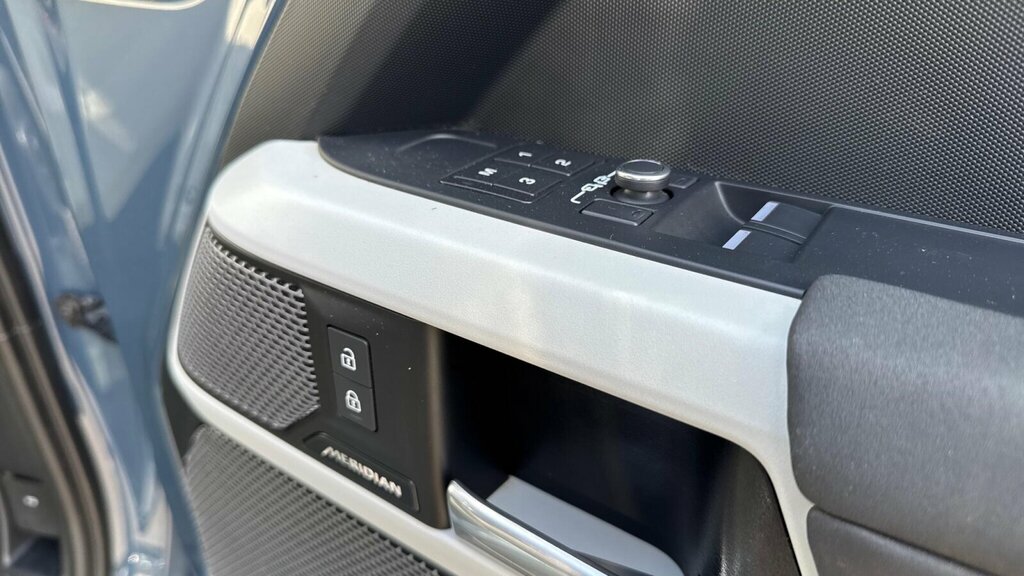 Land Rover Defender 2023 3.0 X-dynamic Se Mhev 246 Bhp Black #24