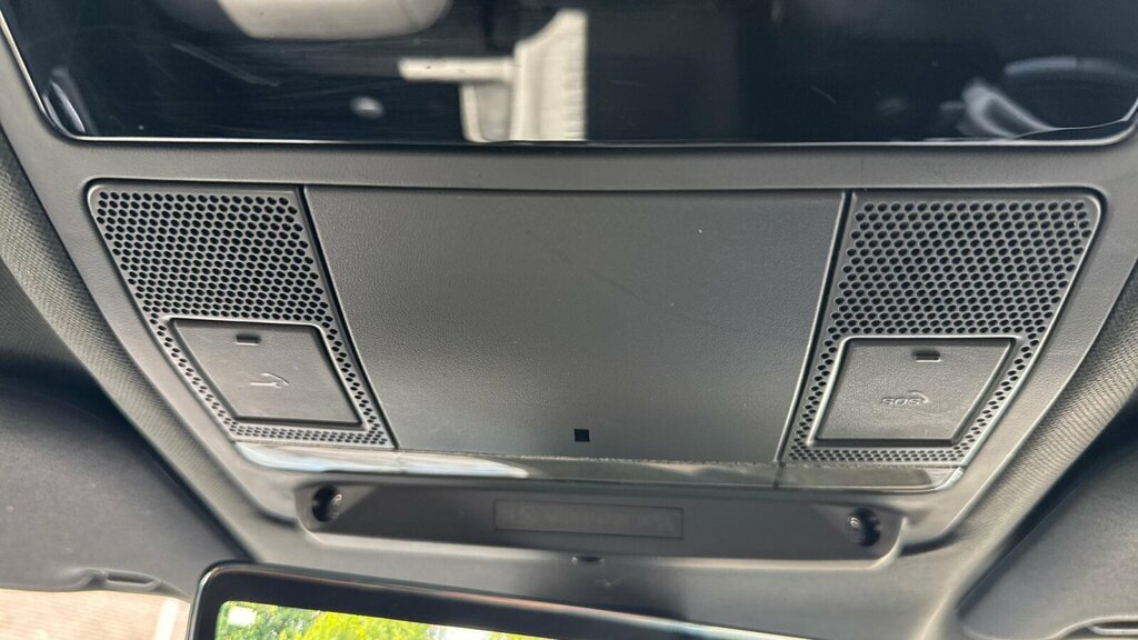 Land Rover Defender 2023 3.0 X-dynamic Se Mhev 246 Bhp Black #33