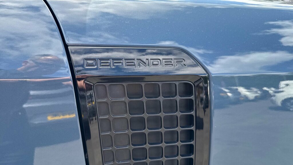 Land Rover Defender 2023 3.0 X-dynamic Se Mhev 246 Bhp Black #39