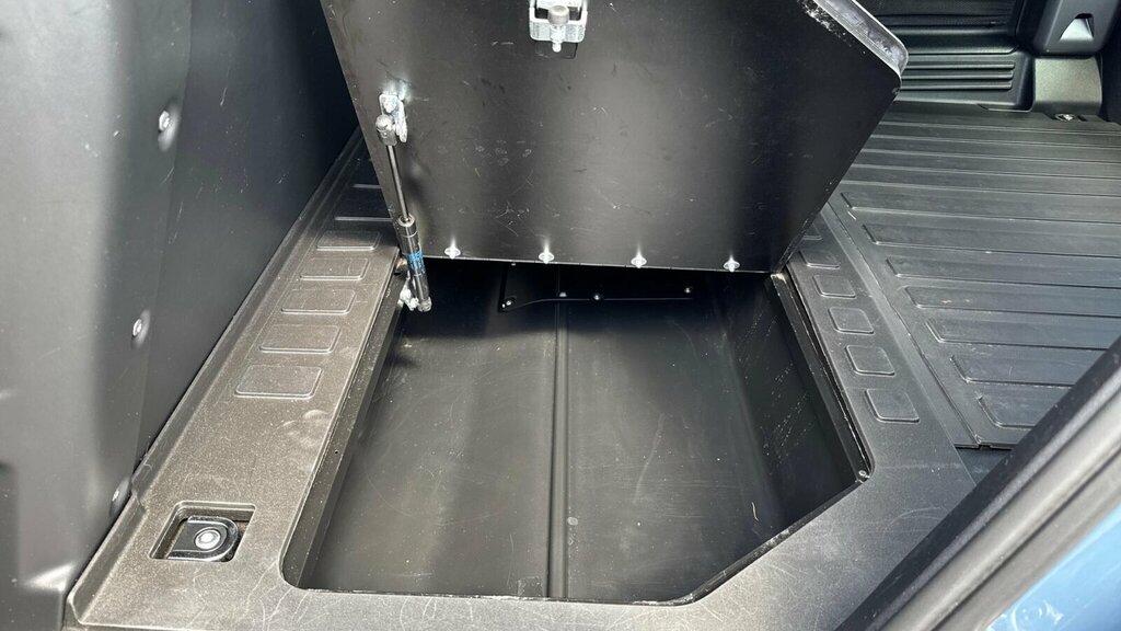 Land Rover Defender 2023 3.0 X-dynamic Se Mhev 246 Bhp Black #21