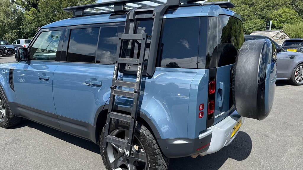 Land Rover Defender 2023 3.0 X-dynamic Se Mhev 246 Bhp Black #42