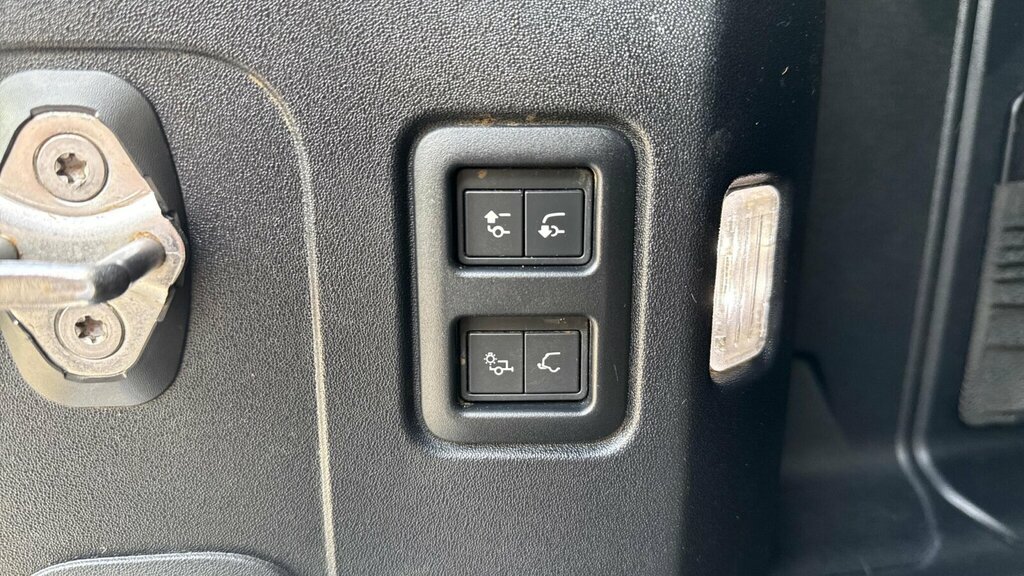 Land Rover Defender 2023 3.0 X-dynamic Se Mhev 246 Bhp Black #23