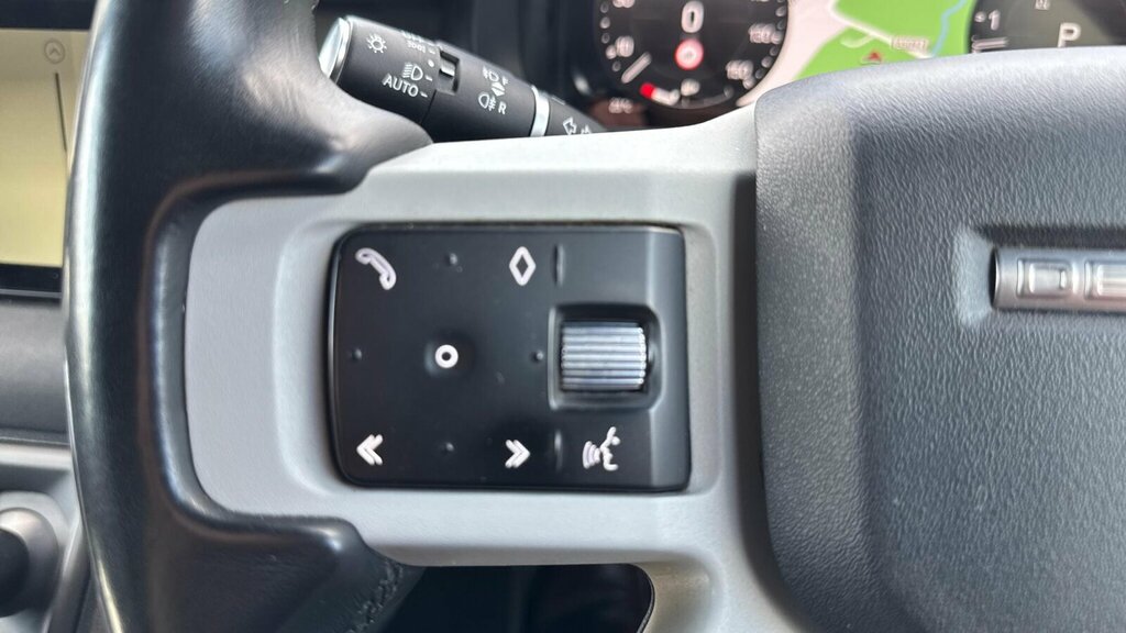 Land Rover Defender 2023 3.0 X-dynamic Se Mhev 246 Bhp Black #36