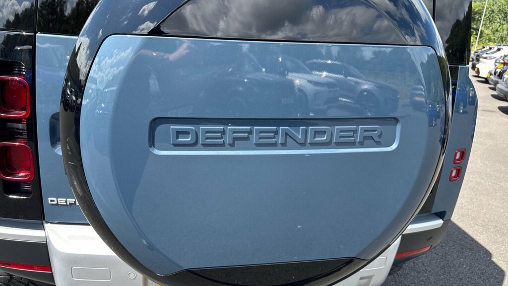 Land Rover Defender 2023 3.0 X-dynamic Se Mhev 246 Bhp Black #45