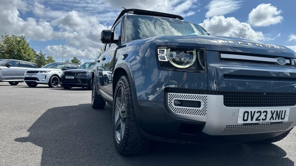 Land Rover Defender 2023 3.0 X-dynamic Se Mhev 246 Bhp Black #38