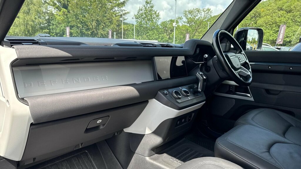 Land Rover Defender 2023 3.0 X-dynamic Se Mhev 246 Bhp Black #15