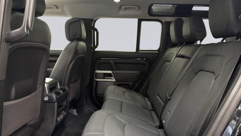 Land Rover Defender D250 Hse Black #4