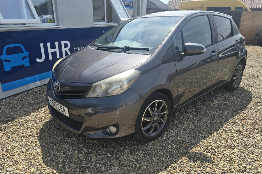 Toyota Yaris Hatchback 1.3 Dual Vvt-i Tr 2012 White #8