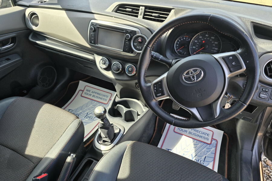 Toyota Yaris Hatchback 1.3 Dual Vvt-i Tr 2012 White #5