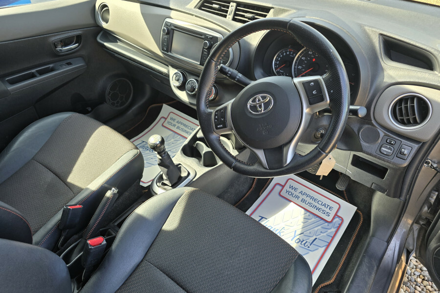 Toyota Yaris Hatchback 1.3 Dual Vvt-i Tr 2012 White #6
