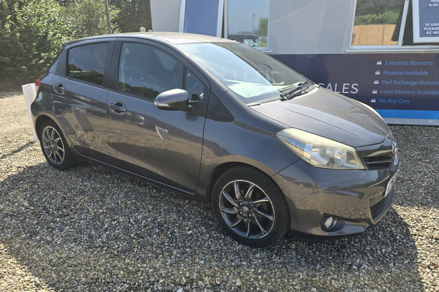 Toyota Yaris Hatchback 1.3 Dual Vvt-i Tr 2012 White #1