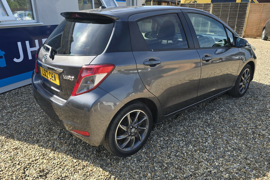 Toyota Yaris Hatchback 1.3 Dual Vvt-i Tr 2012 White #13