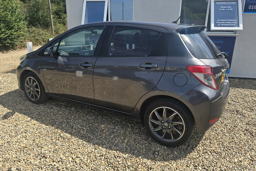 Toyota Yaris Hatchback 1.3 Dual Vvt-i Tr 2012 White #10
