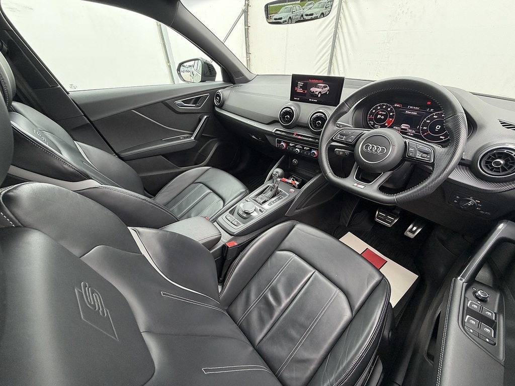 Audi SQ2 2.0 Tfsi Black Edition Suv S Tronic Qua Black #16