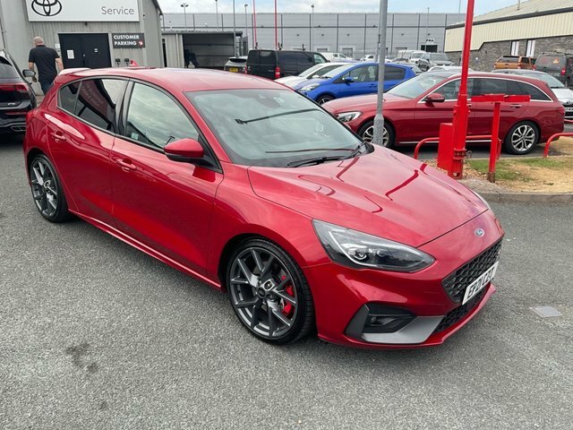 Ford Focus 2.0 Ecoblue St Hatchback Euro 6 Red