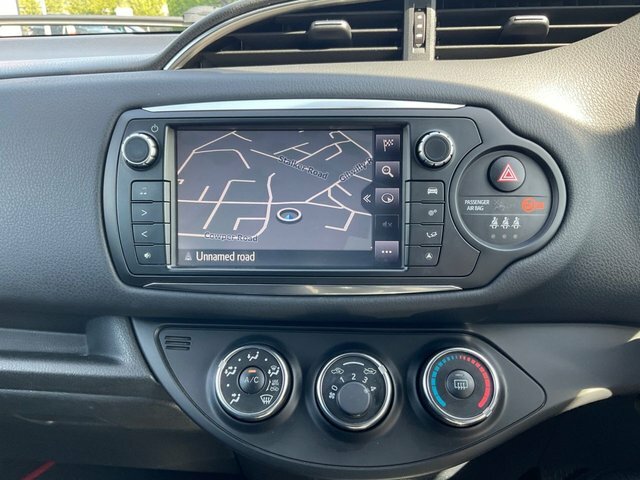 Toyota Yaris 1.5 Vvt-h Design E-cvt Euro 6 Red #13