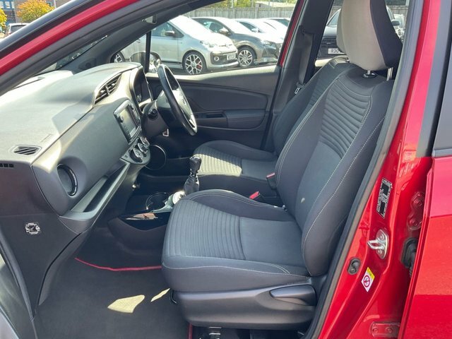 Toyota Yaris 1.5 Vvt-h Design E-cvt Euro 6 Red #8