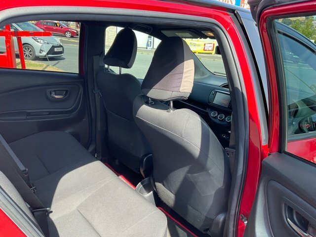 Toyota Yaris 1.5 Vvt-h Design E-cvt Euro 6 Red #17