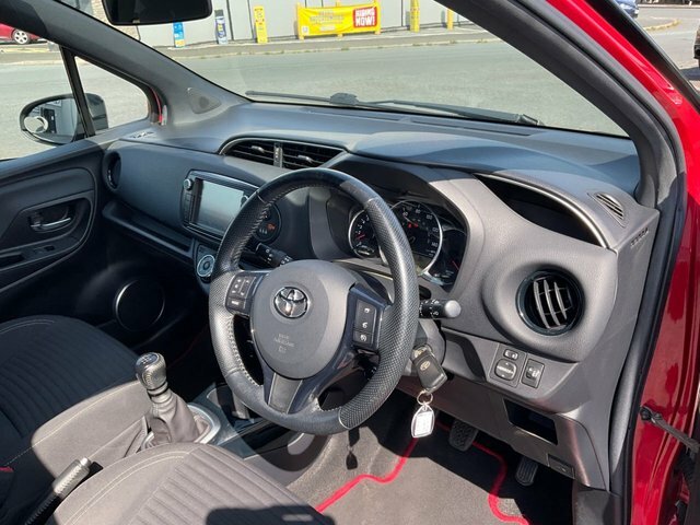 Toyota Yaris 1.5 Vvt-h Design E-cvt Euro 6 Red #26