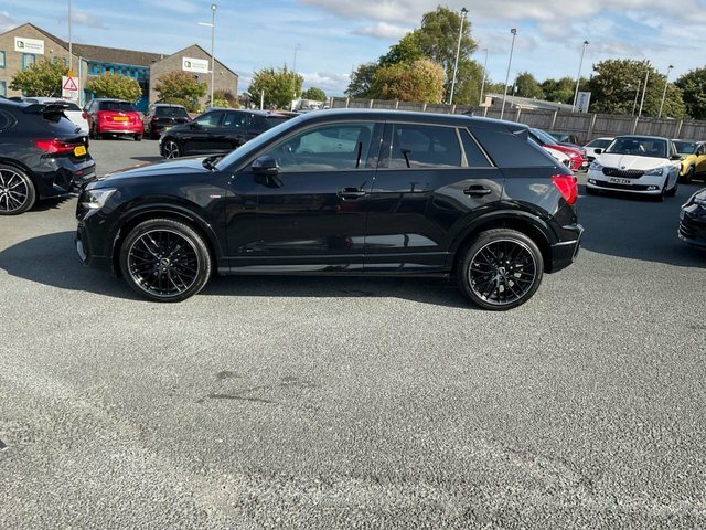 Audi Q2 1.5 Tfsi Cod 35 Black Edition Suv S Tro YC22WPZ Black #3