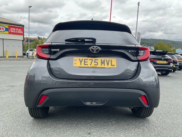 Toyota Yaris 1.5 Vvt-h Design Hatchback Hybrid E-cvt Grey #3