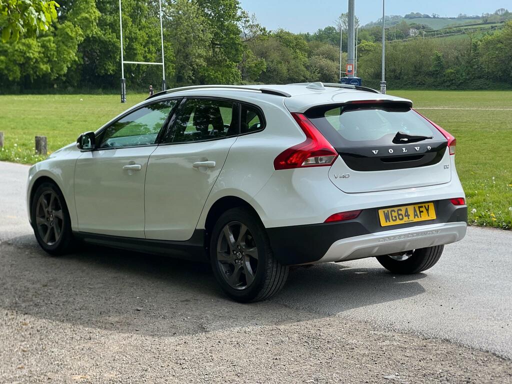 Volvo V40 Cross Country Luxury D2 White #4