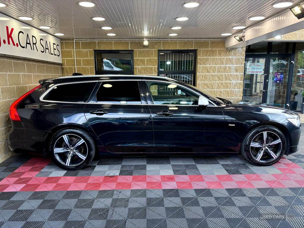 Volvo V90 2.0 D4 R Design Geartronic Black #2