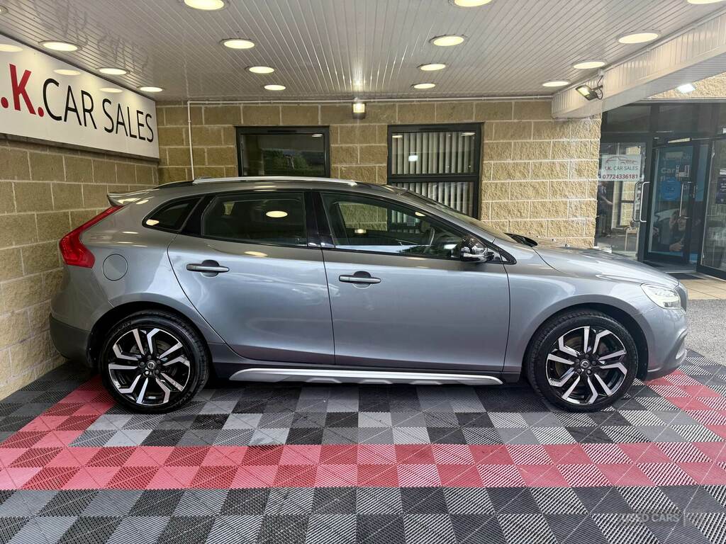 Volvo V40 Cross Country D3 4 Cyl 150 Cross Country Pro Grey #3