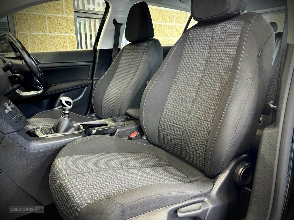 Peugeot 308 1.5 Bluehdi 130 Active Black #4