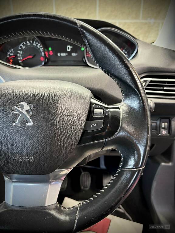 Peugeot 308 1.5 Bluehdi 130 Active Black