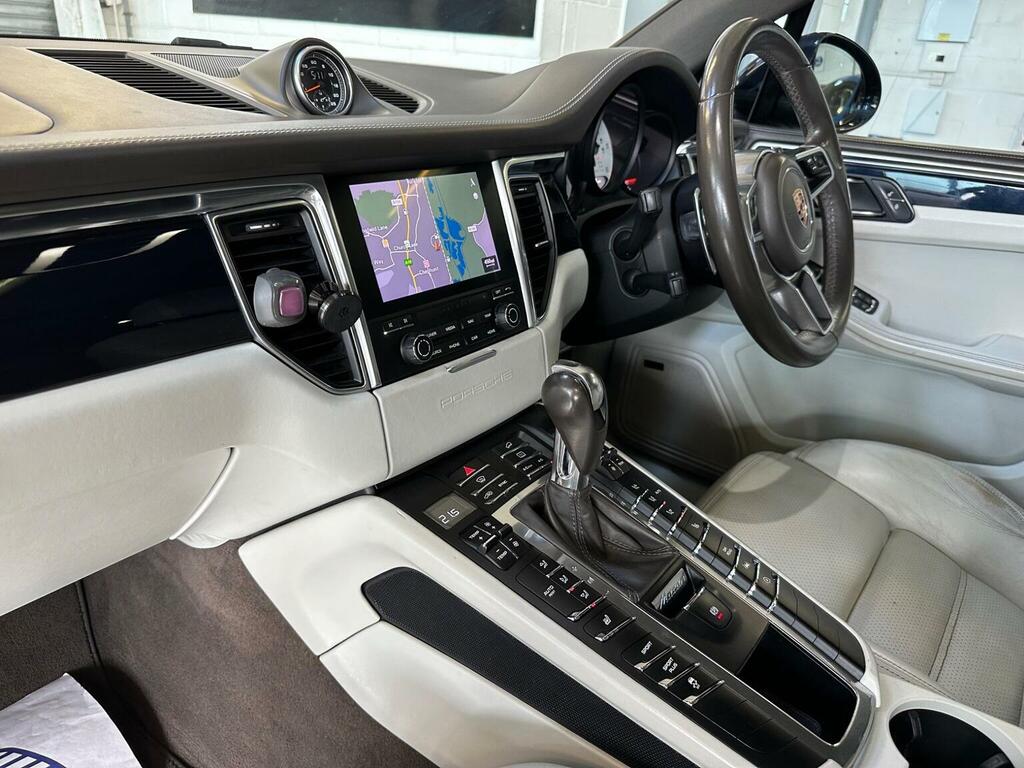 Porsche Macan Porsche Estate S Pdk Silver #71