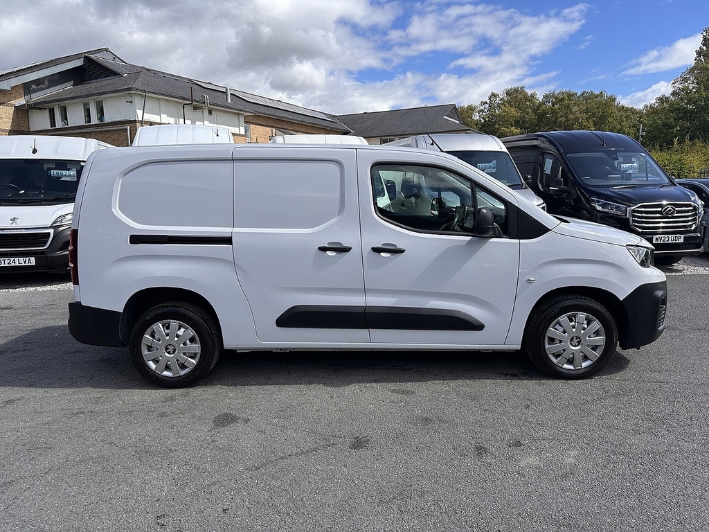Peugeot Partner Bluehdi 950 Professional Premium L2 Euro 6 2023 KE72HJJ White #4