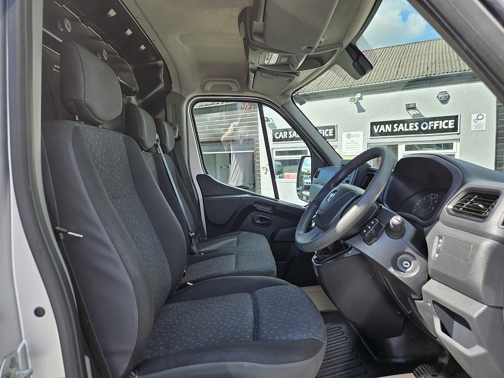 Vauxhall Movano Cdti 3500 Biturbo Edition L3h2 Euro 6 135Ps Ac 202 Silver #2
