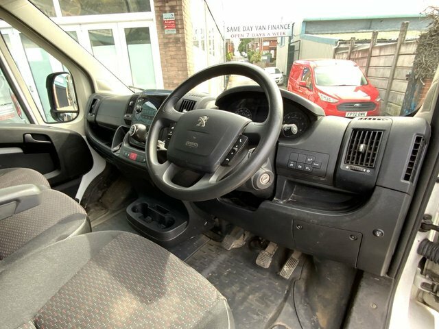 Peugeot Boxer 2.2 Bluehdi 335 Caged White