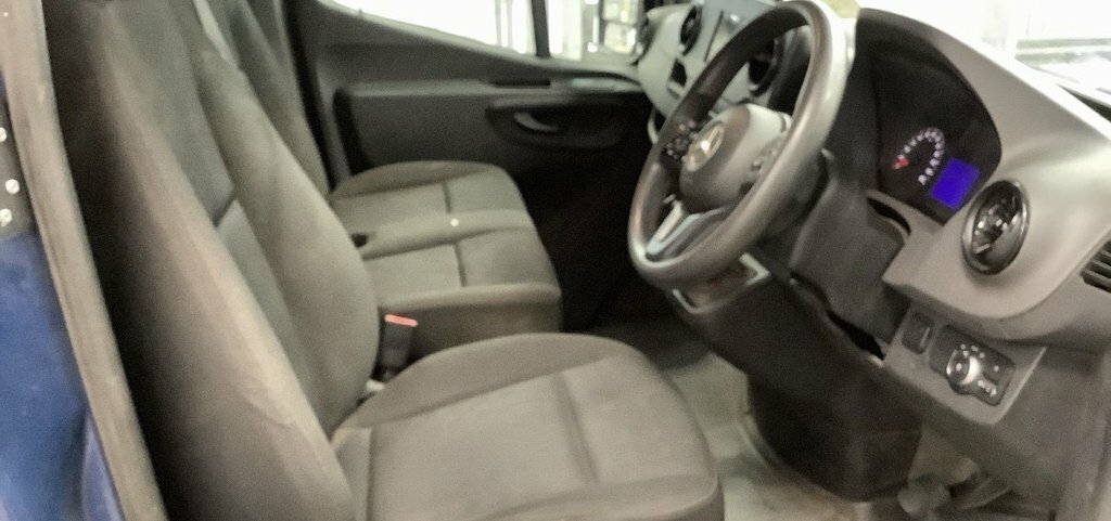 Mercedes-Benz Sprinter Mpv BU69OGS Blue #3