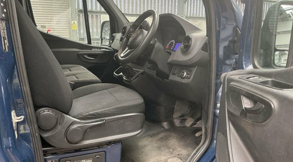 Mercedes-Benz Sprinter Mpv Blue #2