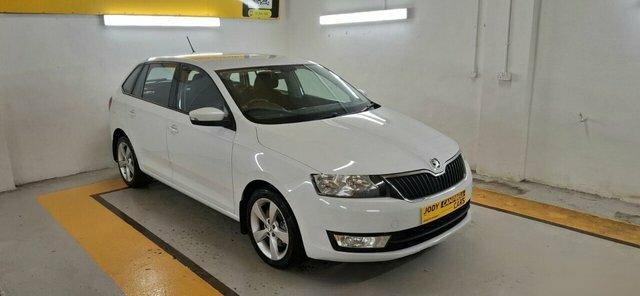 Skoda Rapid Spaceback 2016 1.2 Tsi Se Tech Hatchback E White #2