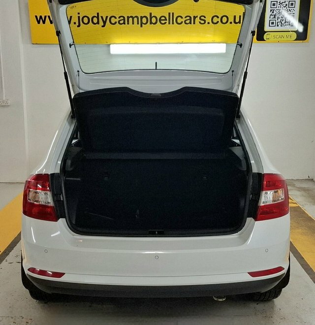 Skoda Rapid Spaceback 2016 1.2 Tsi Se Tech Hatchback E White #4