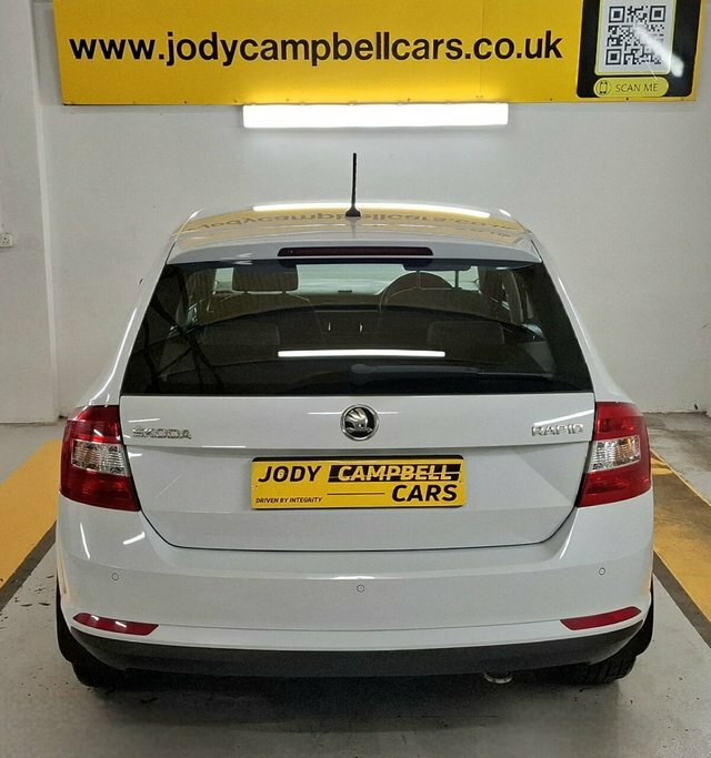 Skoda Rapid Spaceback 2016 1.2 Tsi Se Tech Hatchback E White #5