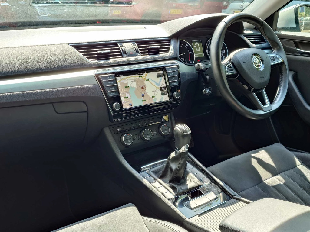 Skoda Superb 2.0 Tdi Cr Se Technology Silver #2