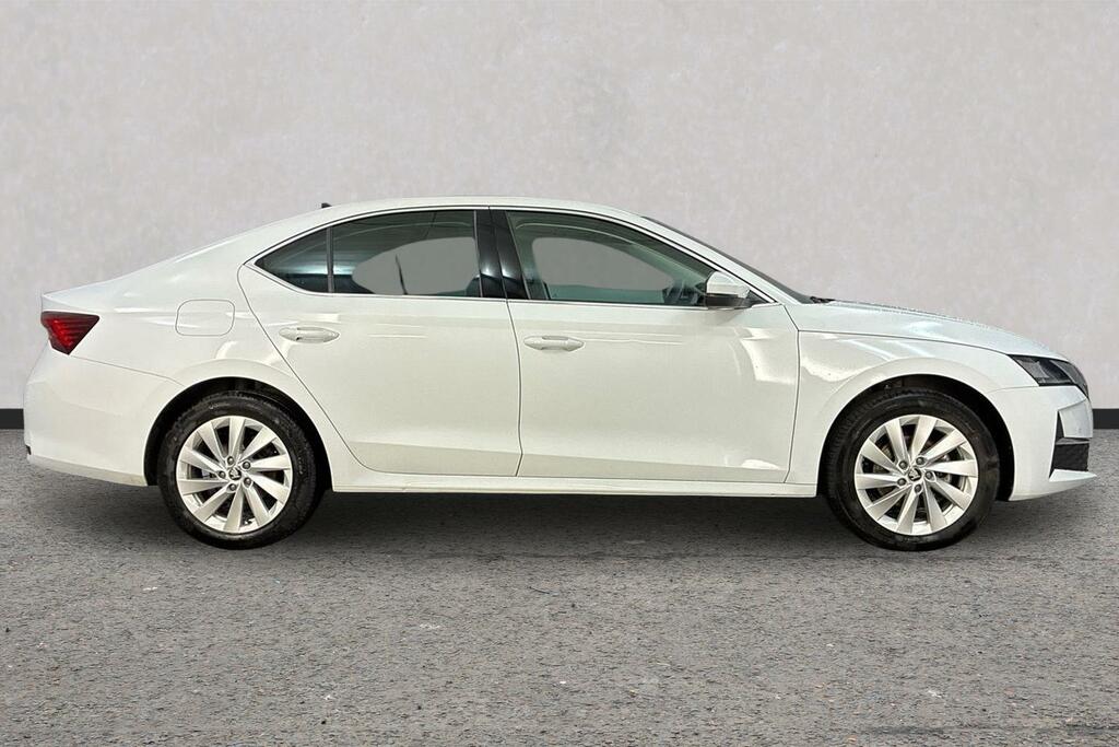 Skoda Octavia 2.0 Tdi 150 Se L Dsg White #4
