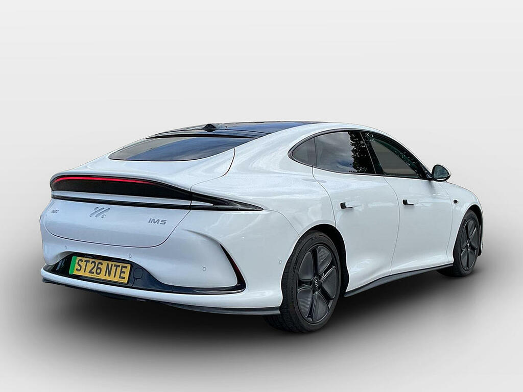 MG IM5 75Kwh Standard Range Saloon ST26NTE White #2