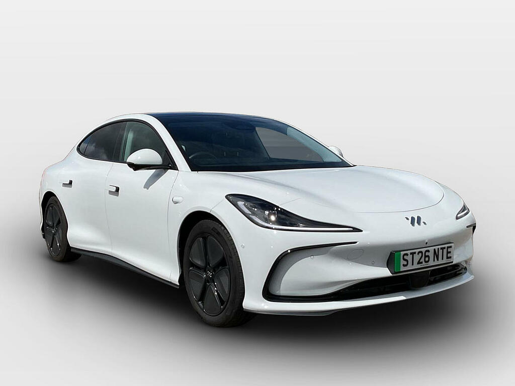 MG IM5 75Kwh Standard Range Saloon White
