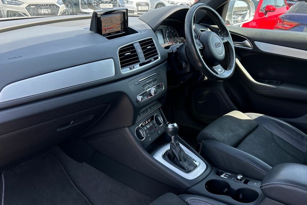 Audi Q3 S Line Edition 1.4 Tfsi Cylinder On Demand 150 Ps Silver #2