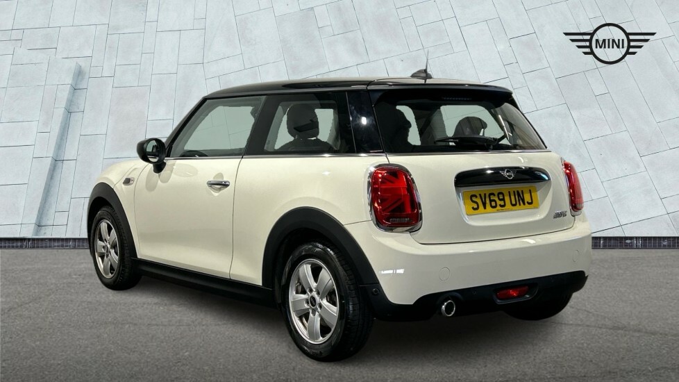 Mini Hatch 3-Door Cooper Classic SV69UNJ White #2