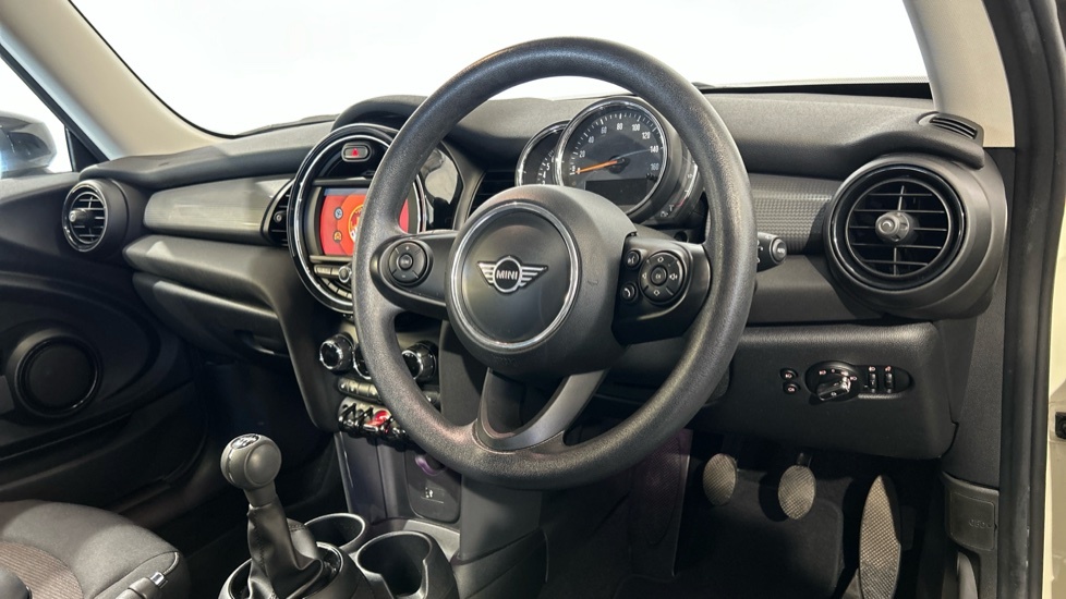 Mini Hatch 3-Door Cooper Classic SV69UNJ White #6