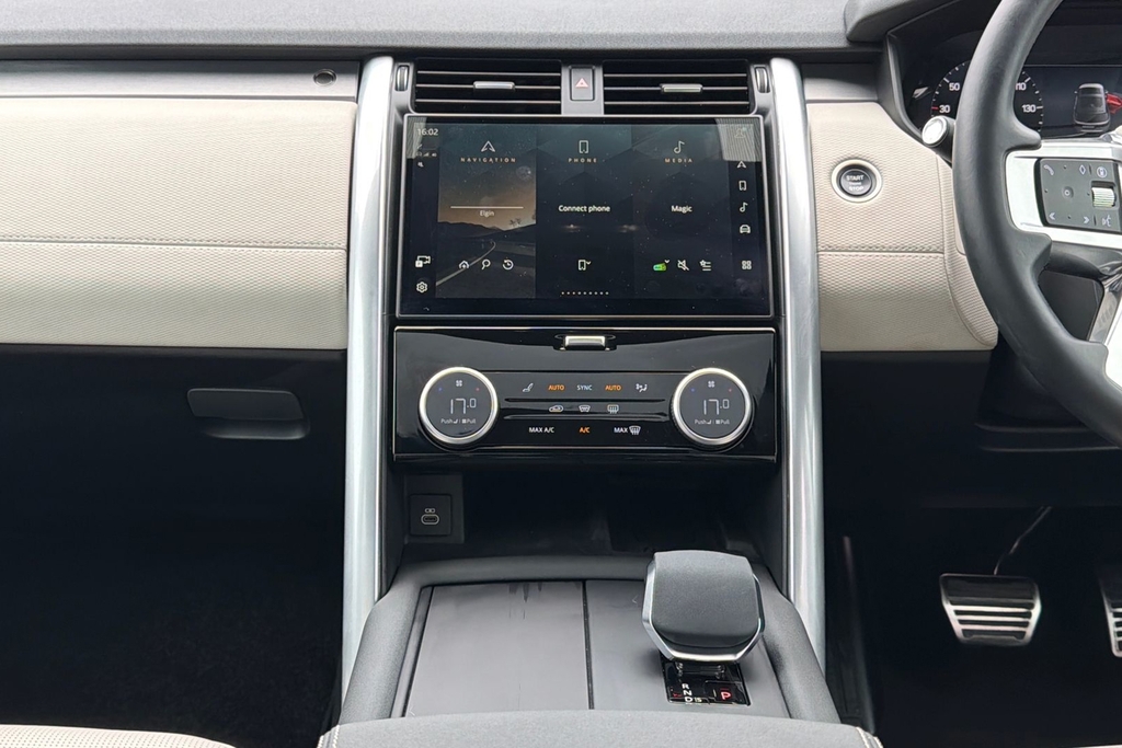 Land Rover Discovery 2.0 D200 Dynamic Se 5 Seat 2024 Black #14