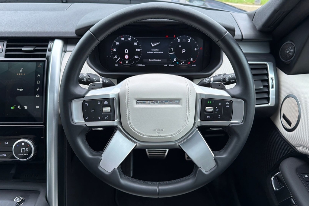 Land Rover Discovery 2.0 D200 Dynamic Se 5 Seat 2024 Black #15