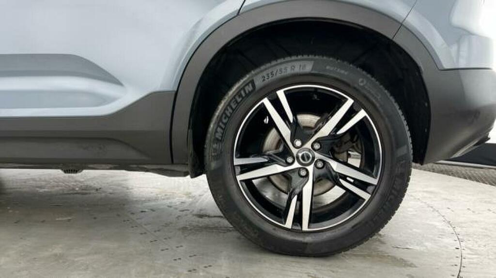 Volvo XC40 2.0 B3p Plus Dark Grey #4